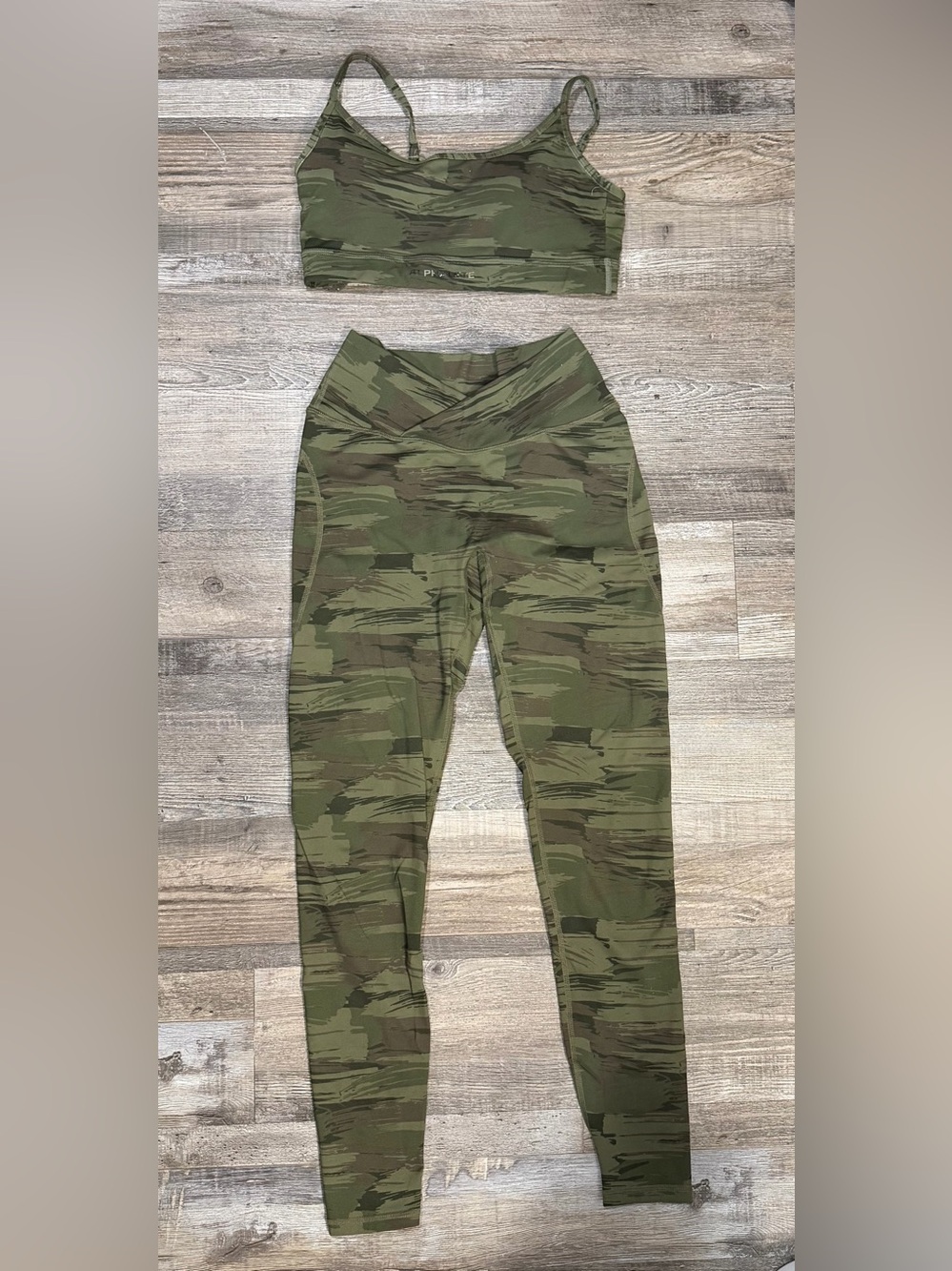Alphalete Surface Set Leggings + Sports Bra Olive Camouflage